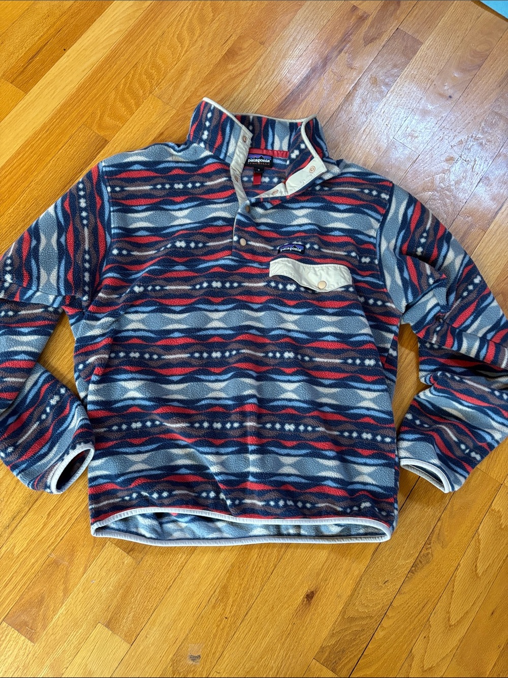 Patagonia men’s Synchilla Navy & Red Patterned Snap-T Fleece Pullover